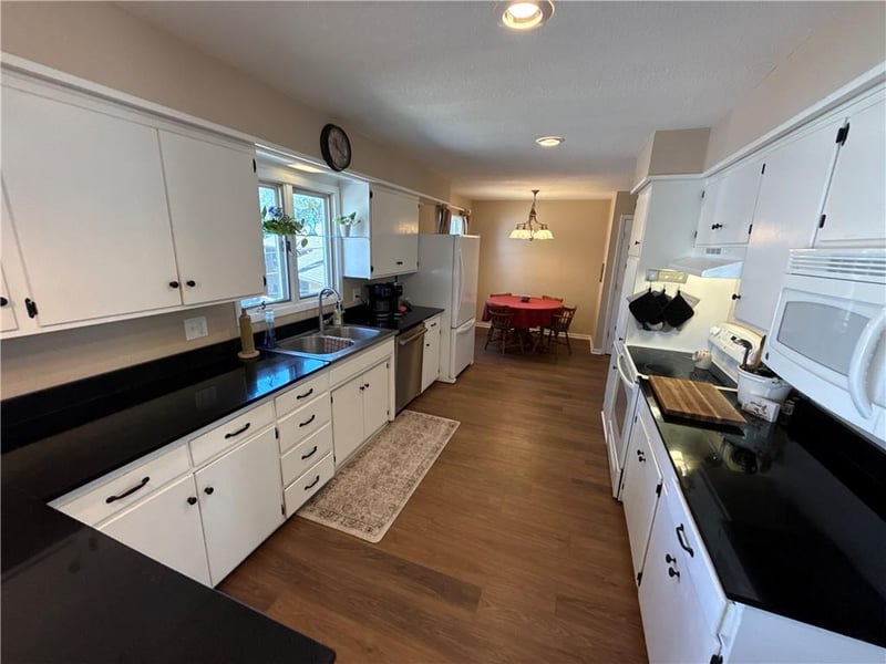 200 W 104th Ter, Kansas City, MO 64114