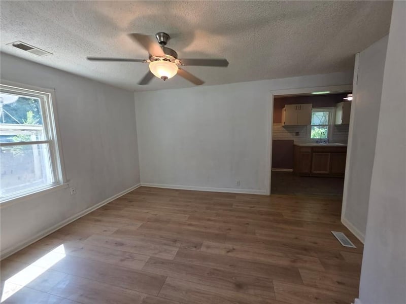 1112 Leslie St, Independence, MO 64050