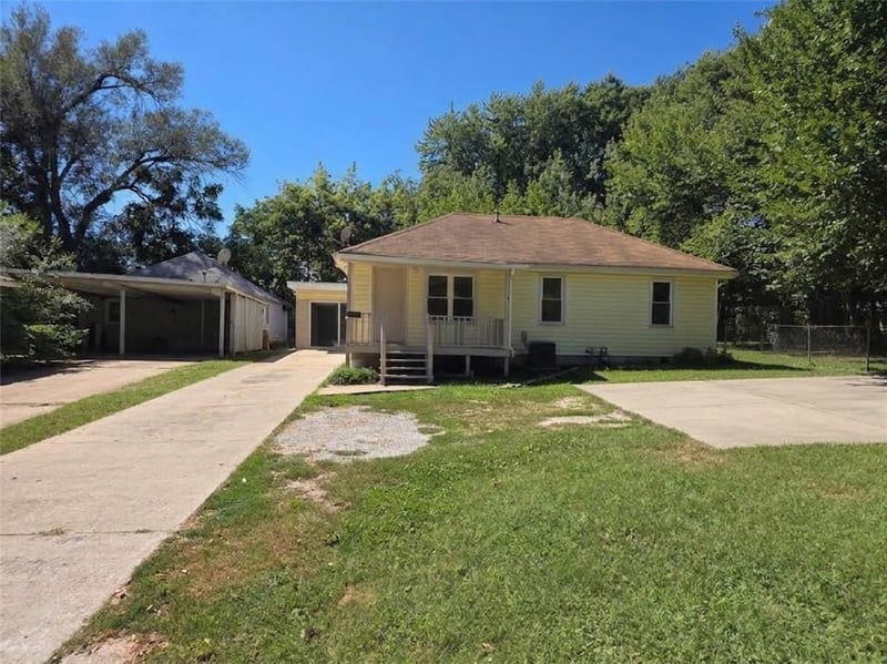 1112 Leslie St, Independence, MO 64050