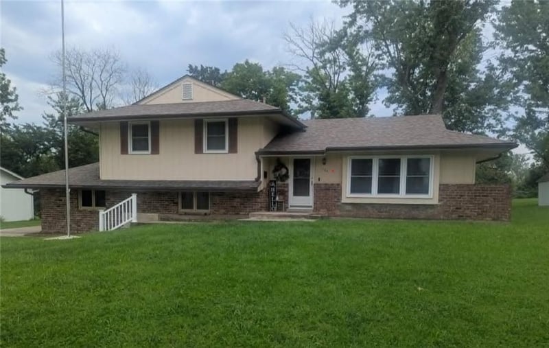1104 W Forrest Ln, Excelsior Springs, MO 64024