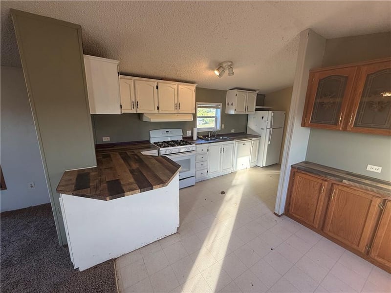 596 Jackson Rd, Pomona, KS 66076