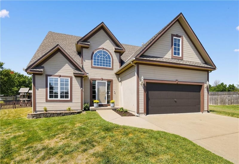 228 SW Ascot Cir, Lee's Summit, MO 64082