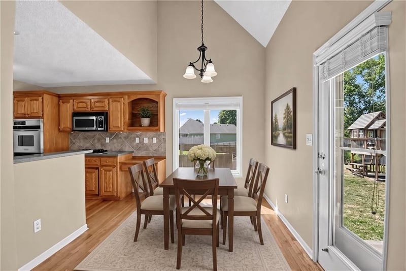 228 SW Ascot Cir, Lee's Summit, MO 64082
