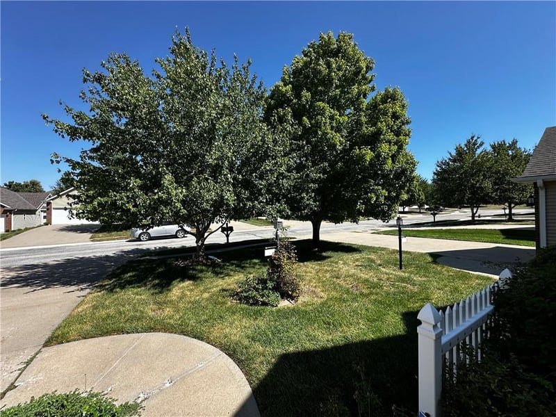 4902 Kelsey Ct, St Joseph, MO 64506