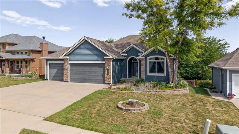 2000 NE 197th Ct, Smithville, MO 64089