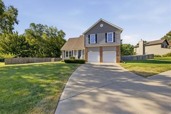 10232 Tracy Ave, Kansas City, MO 64155