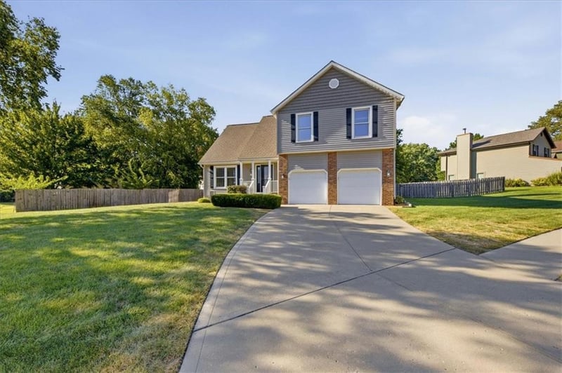 10232 Tracy Ave, Kansas City, MO 64155