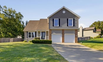 10232 Tracy Ave, Kansas City, MO 64155