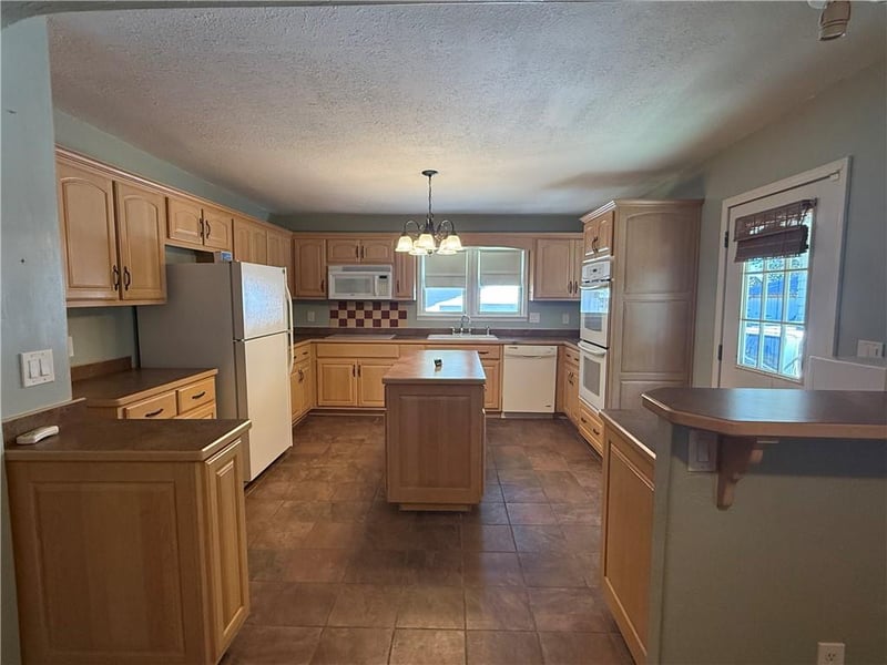 714 W 8th St, Pittsburg, KS 66762
