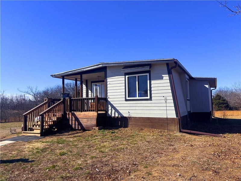 8497 Mockingbird Ln, Ozawkie, KS 66070