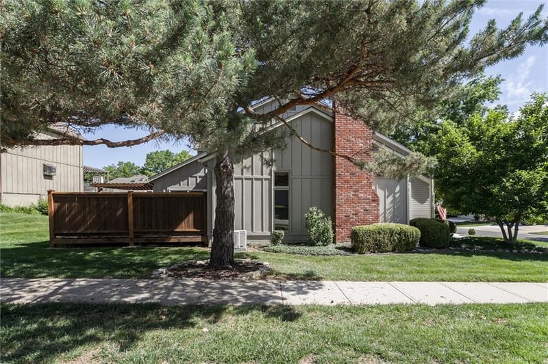 12014 Hemlock St, Overland Park, KS 66213