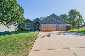 10616 NE 101st St, Kansas City, MO 64157
