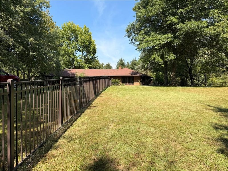 13619 Clementine Rd, Smithville, MO 64089
