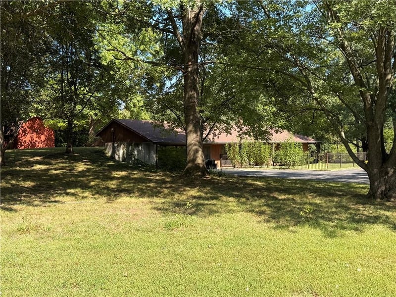 13619 Clementine Rd, Smithville, MO 64089
