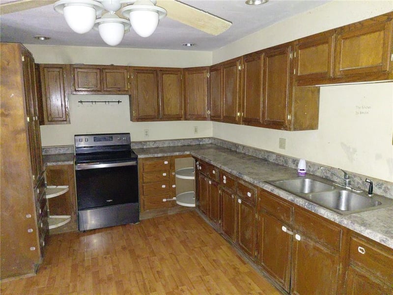407 E Hickory St, Nevada, MO 64772