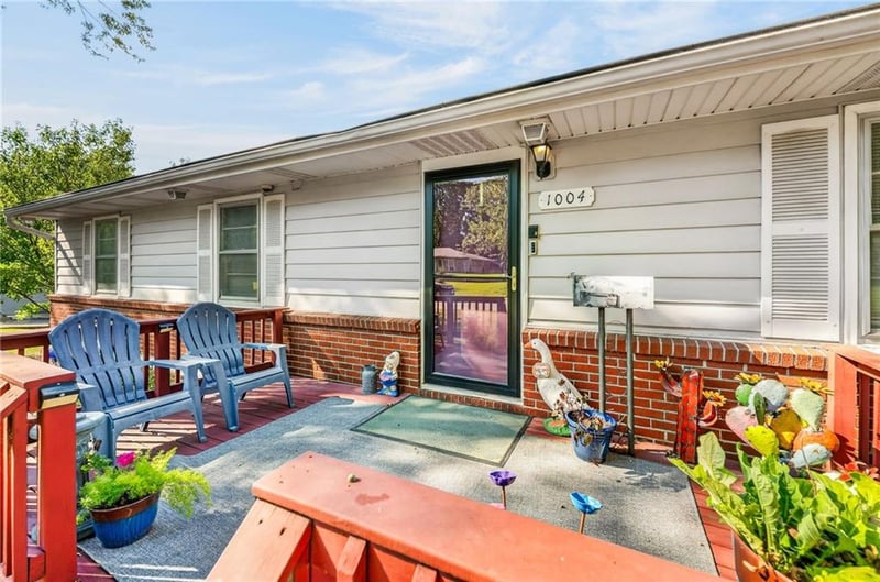1004 NE 60th St, Gladstone, MO 64118