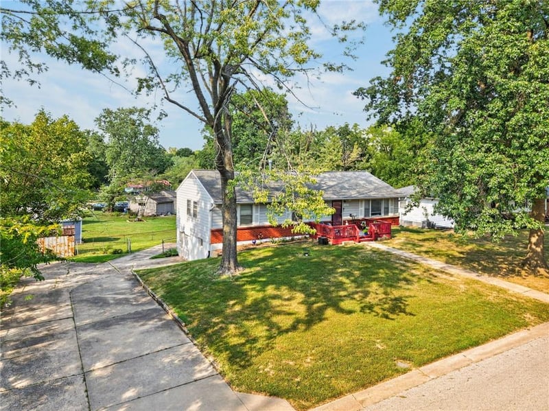 1004 NE 60th St, Gladstone, MO 64118