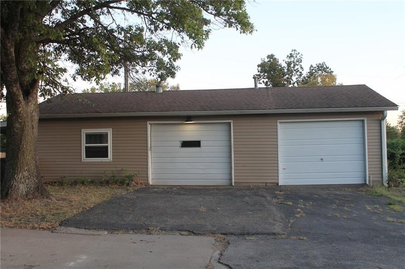 1805 New Mexico Rd, Iola, KS 66749