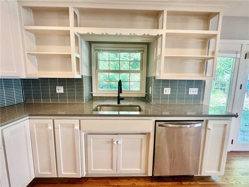 818 East St, Parkville, MO 64152