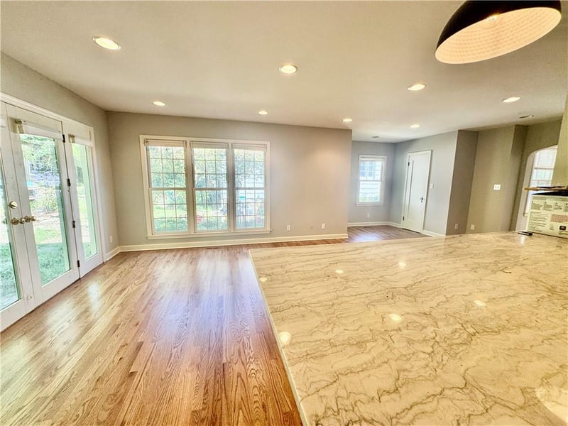 818 East St, Parkville, MO 64152