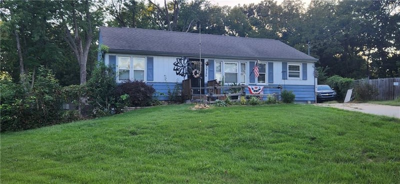 7075 Reynolds Ave, Kansas City, KS 66111