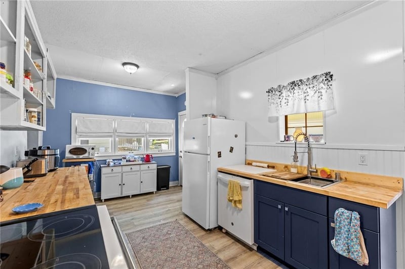 324 W 3rd Ave, Garnett, KS 66032