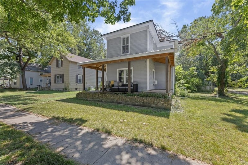 324 W 3rd Ave, Garnett, KS 66032