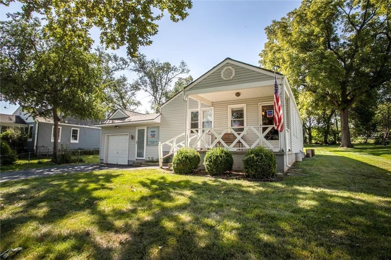 706 NW Summit St, Blue Springs, MO 64015