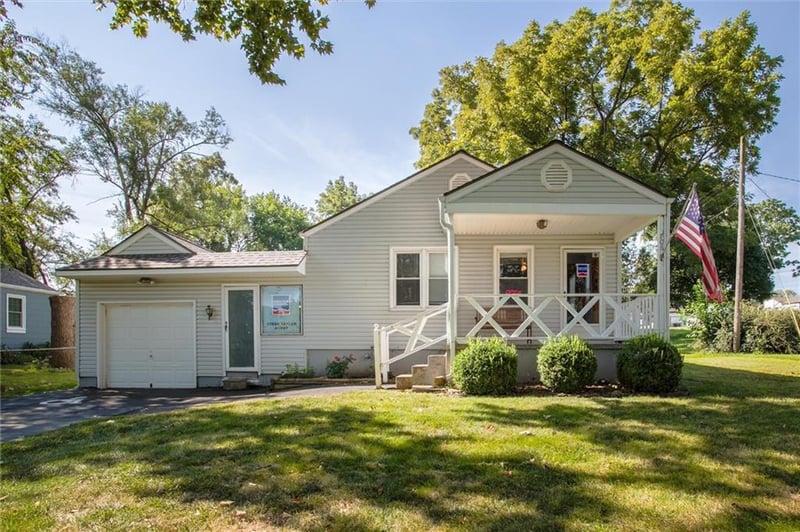 706 NW Summit St, Blue Springs, MO 64015