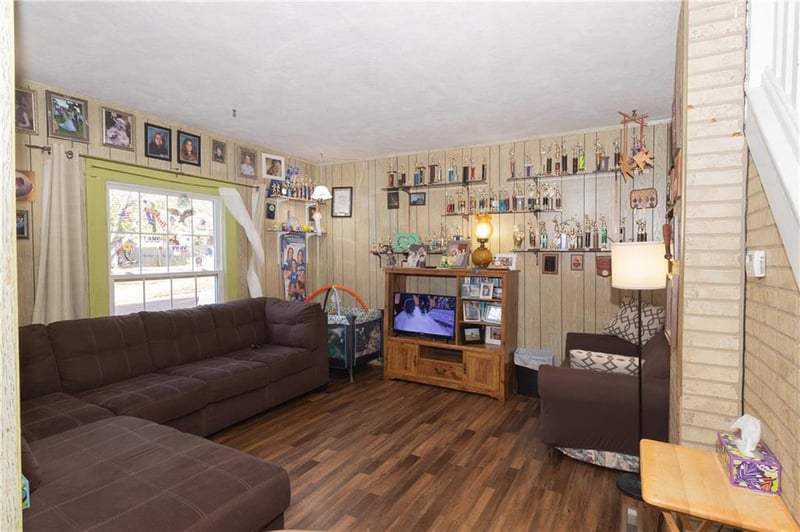 313 W 2nd St, Cherryvale, KS 67335