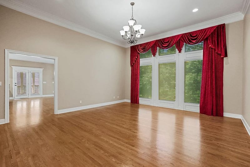 1600 Hedgewood Ln, Lee's Summit, MO 64081