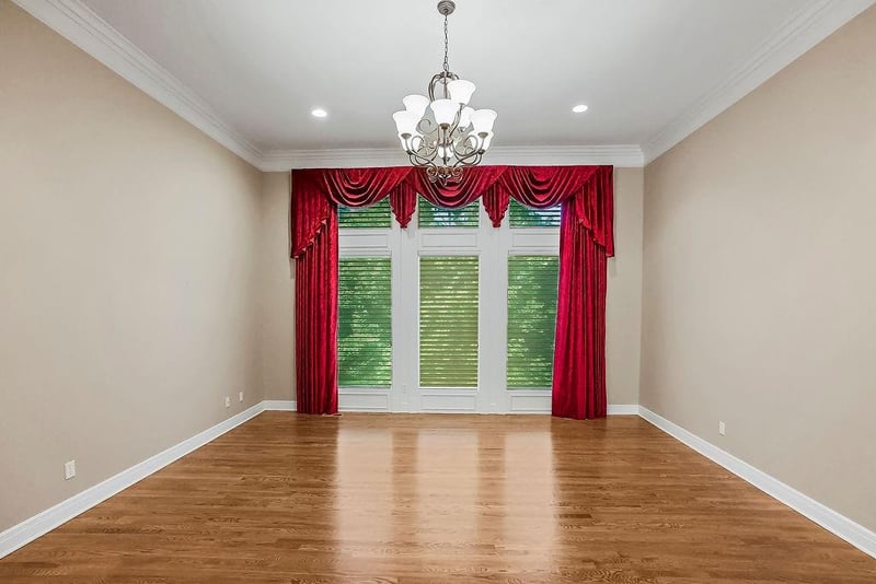 1600 Hedgewood Ln, Lee's Summit, MO 64081