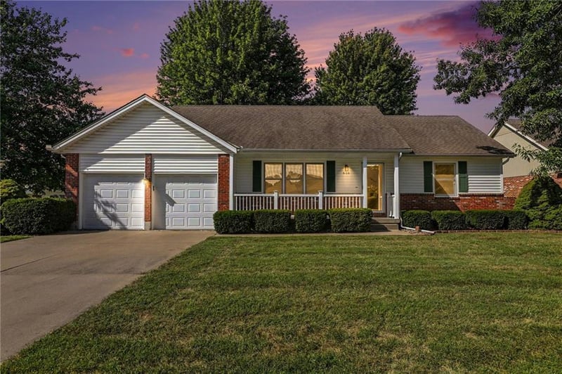 616 SW Hoke Ln, Lee's Summit, MO 64081