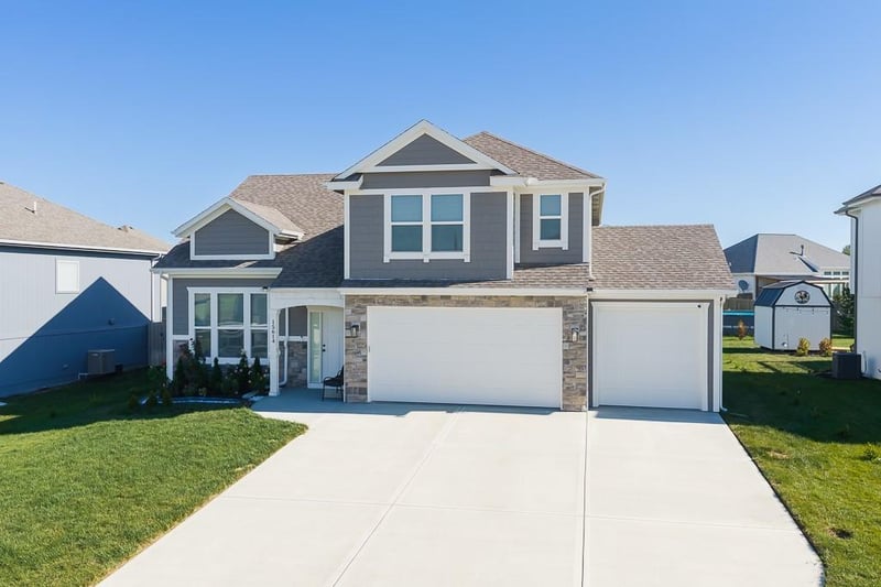 1681 N 156th St, Basehor, KS 66007