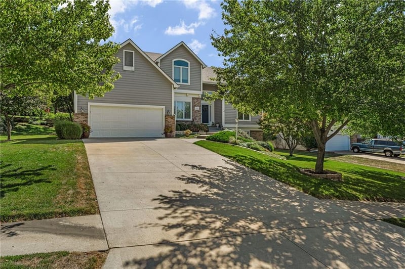 2220 Killarney Ct, Lawrence, KS 66047