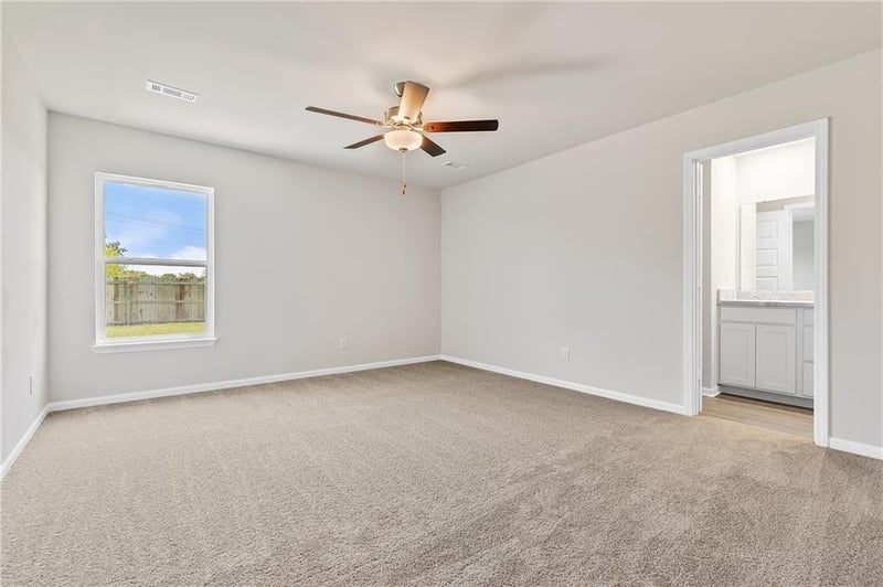 1602 SW 10th Ter, Oak Grove, MO 64075