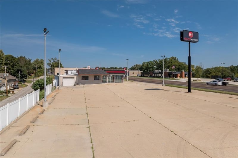 1710 S Belt Hw, St Joseph, MO 64507