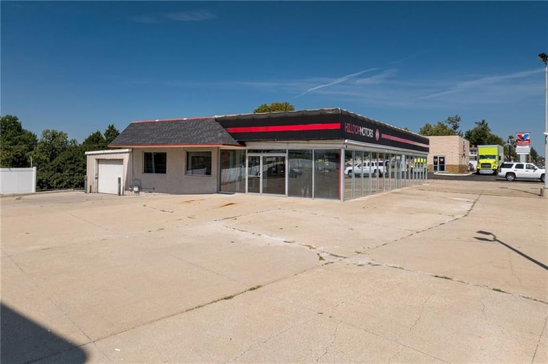 1710 S Belt Hw, St Joseph, MO 64507