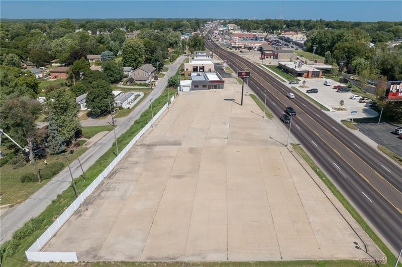 1710 S Belt Hw, St Joseph, MO 64507