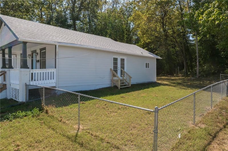 1318 S 22nd St, St Joseph, MO 64507