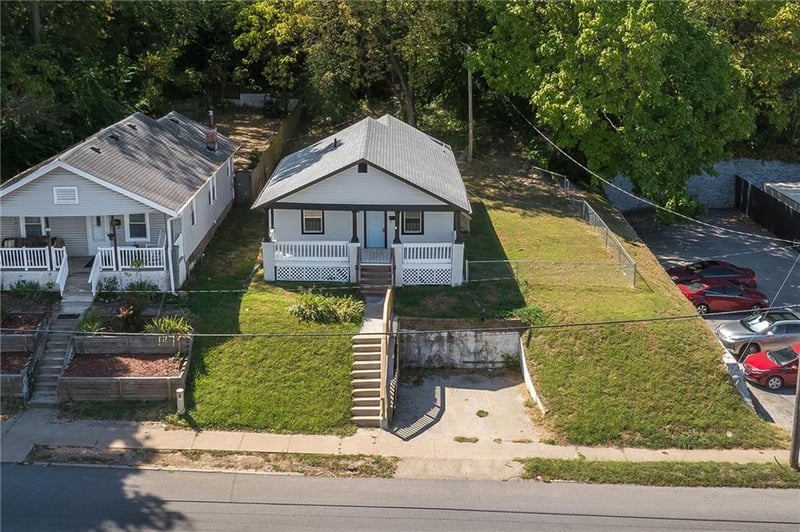 1318 S 22nd St, St Joseph, MO 64507