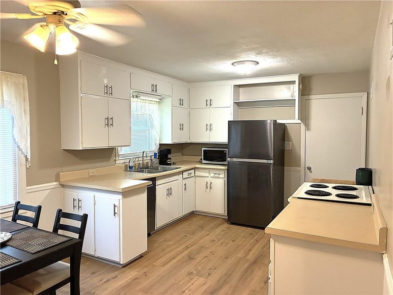 12208 W 55 St, Shawnee, KS 66216