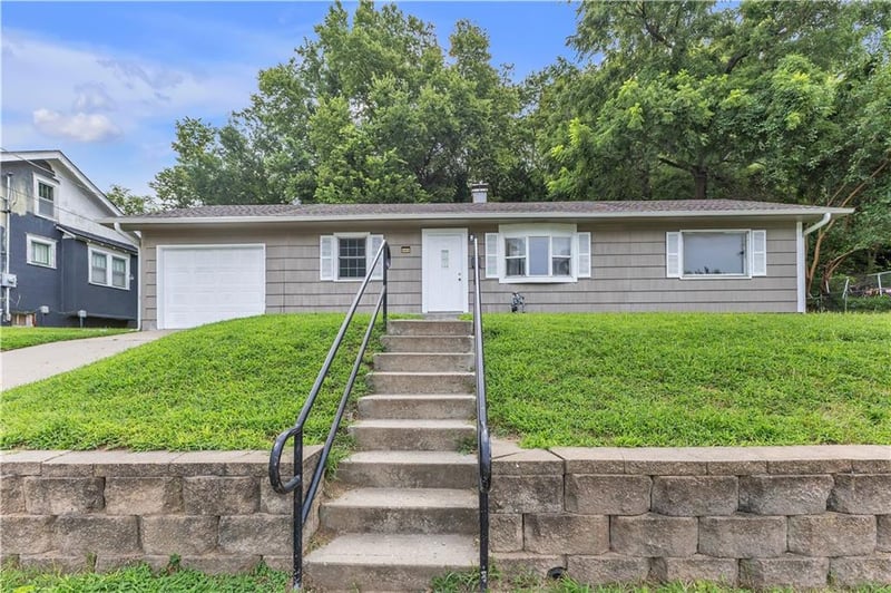 6609 King Hill Ave, St Joseph, MO 64504