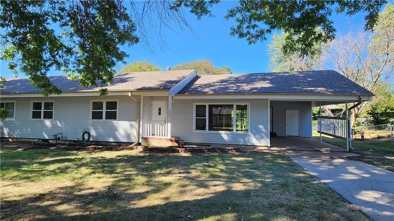 509 Indian Trl, Belton, MO 64012