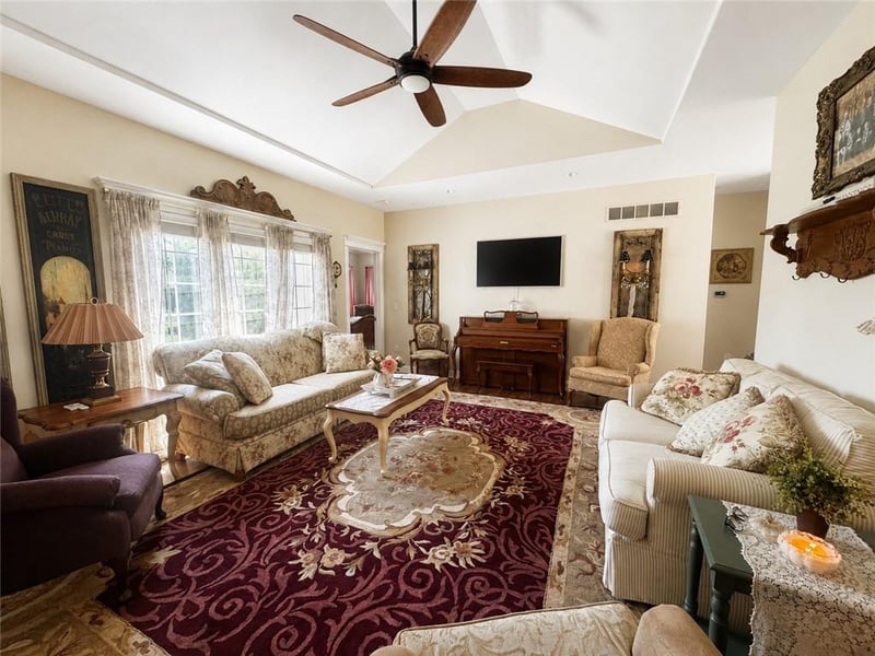 29419 Palmer Dr, Paola, KS 66071