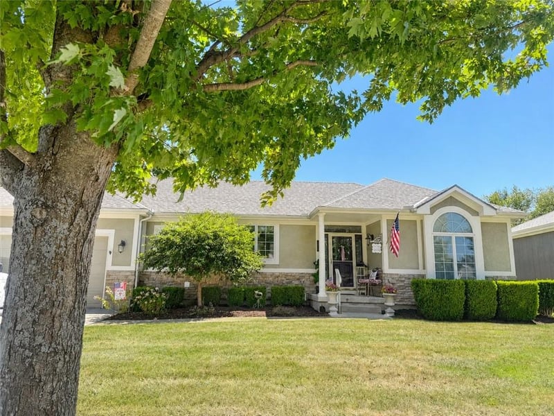 29419 Palmer Dr, Paola, KS 66071