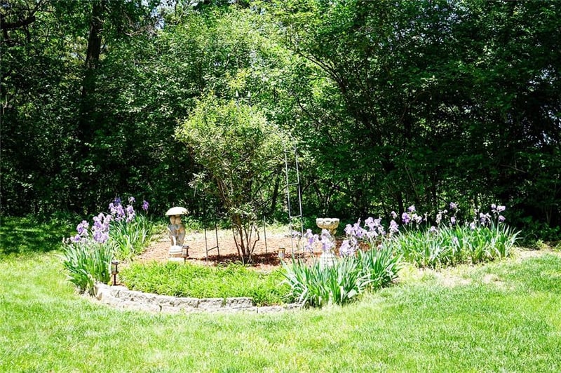 8225 NW Weatherby Dr, Weatherby Lake, MO 64152