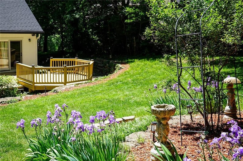 8225 NW Weatherby Dr, Weatherby Lake, MO 64152