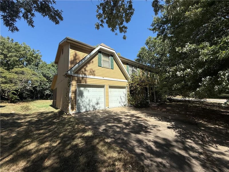 1101 Somerset Cir, Lawrence, KS 66049