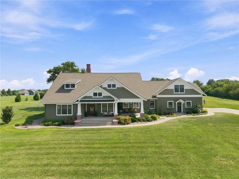 13515 Claire Ct, Lake Lotawana, MO 64034